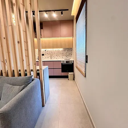 Latitude 37 * カラマタ