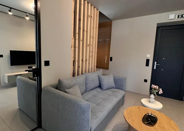 Latitude 37 Каламата